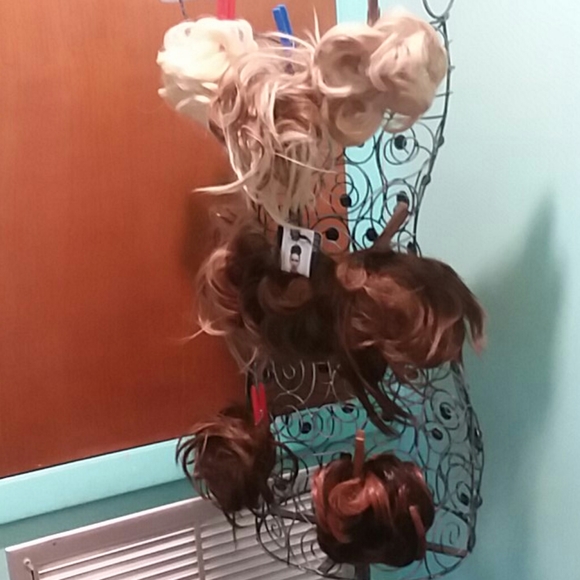 Set of 8 Messy Bun Ponytail Extensions - Picture 3 of 6